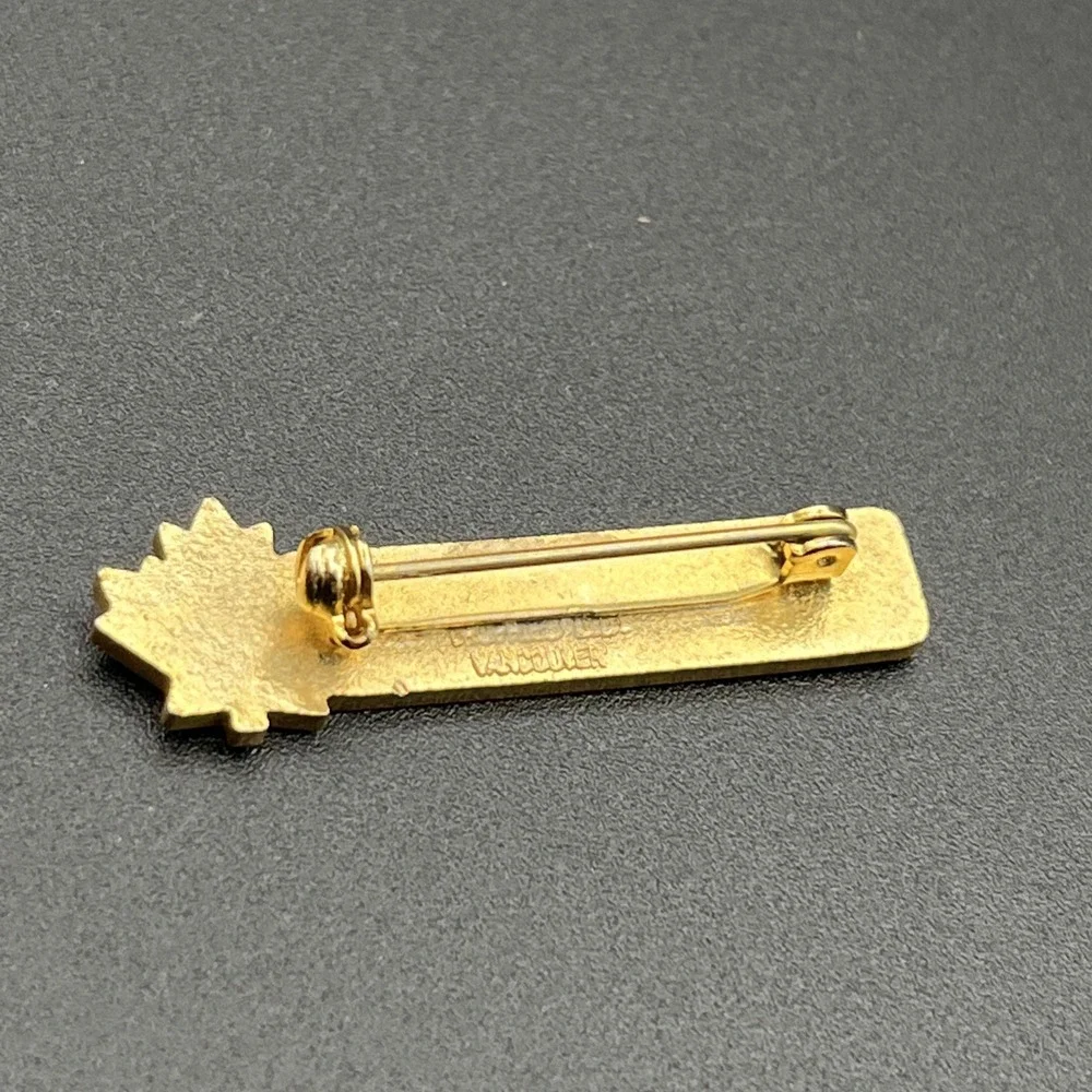 Canada Safeway Customer Service Award Badge Lapel Hat Pin‎